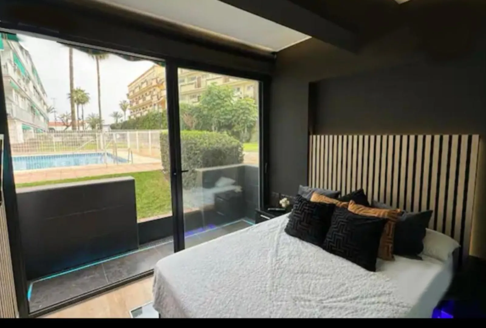 Apartamento Lujo El Lido 토레몰리노스 아파트
